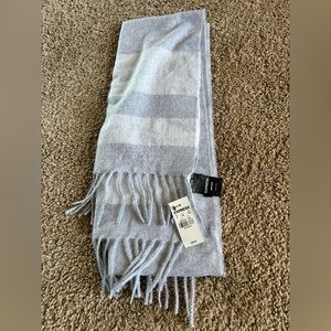 Express scarf, Grey stripe pattern